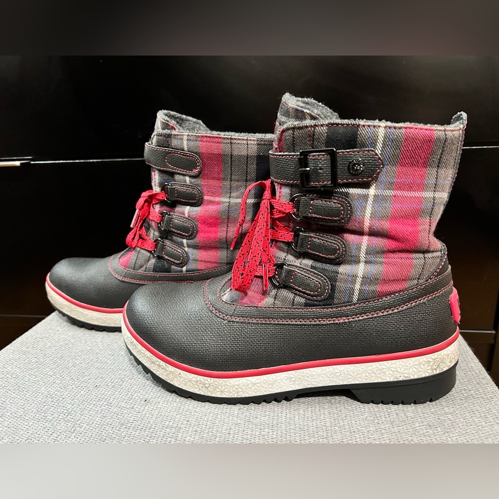 Ugg Decatur waterproof snow boots in red plaid